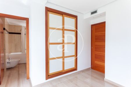 Flat for rent with swimming pool in Ciutat Jardí (Valencia) - Photo 4