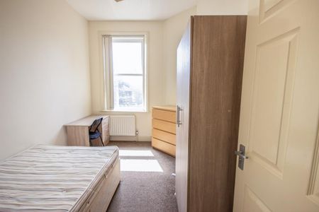 4 bedroom flat to rent - Photo 5