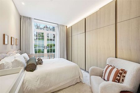 Exceptional three bedroom apartment with cinema room and private patio on Hamilton Terrace. - Photo 5