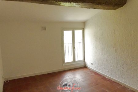 Petit deux pièces dans le village de Gattieres - Photo 5