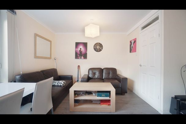 Room in a Shared House, Wager Street, E3 - Photo 1