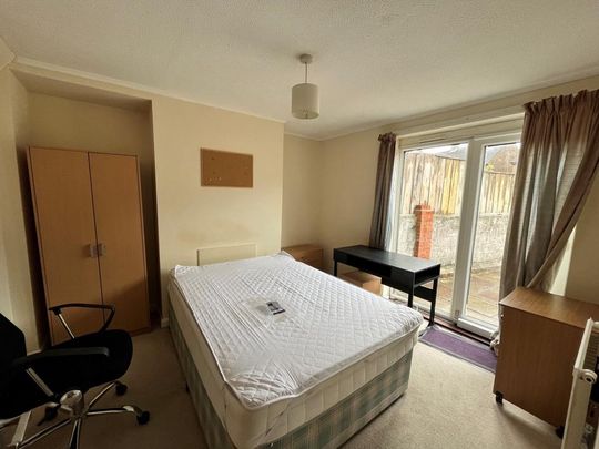 5 bedroom semi-detached house to rent - Photo 1