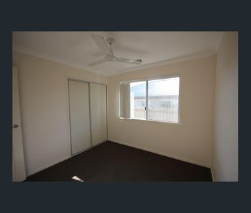 Spacious Comfortable Living Huge Yard - Photo 4