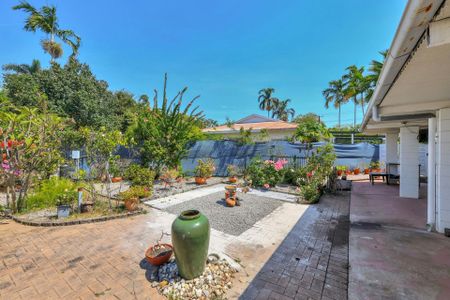 FAMILY HOME WITH SOLAR - Photo 3