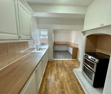 3 bedroom end of terrace house to rent - Photo 6
