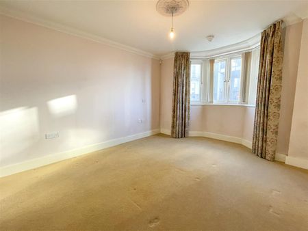 Grand Parade, Eastbourne, BN21 4DG - Photo 3