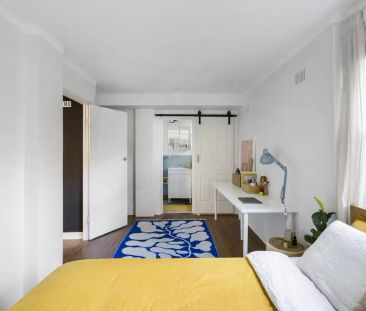 Generous one-bedder in a convenient location - Photo 6