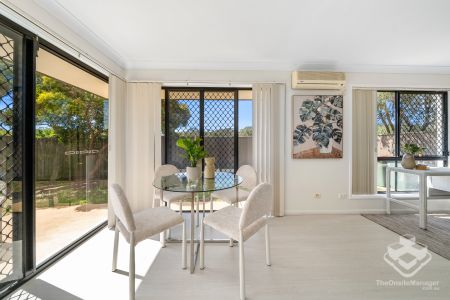 Stunning property located in the heart of Eight Mile Plains - Photo 5