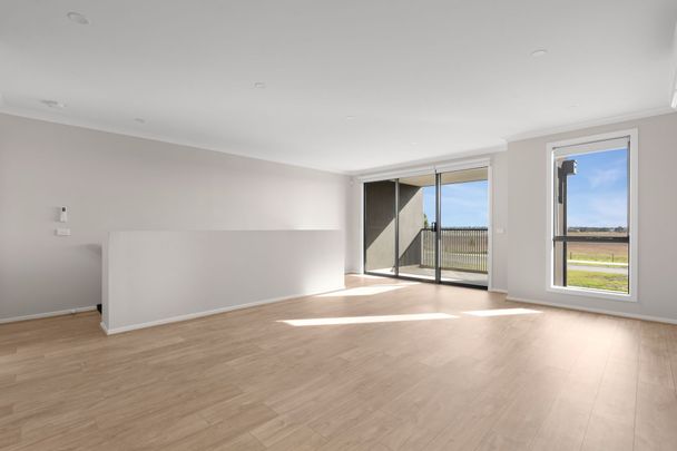 Near New Town House in Meridian Estate&excl; - Photo 1