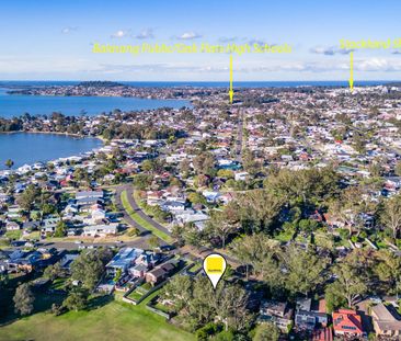 Gorgeous 3 Bedroom Cottage With Spectacular Views - UTILITES INCLUDED - Photo 6