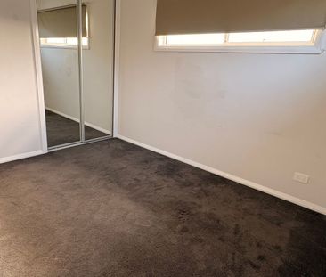 Modern Four Bedroom Townhouse - Photo 2