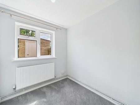 2 bedroom ground floor flat to rent - Photo 3