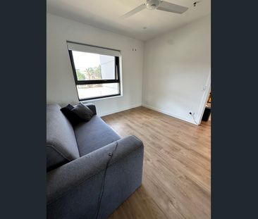 IMMACULATE UNIT TO SUIT PROFESSIONALS OR SMALL FAMILY - Photo 2