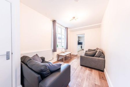 5 bedroom terraced house to rent - Photo 2