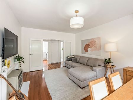 Light, Bright and Spacious! - Photo 2