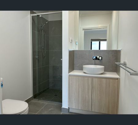 21 Callaway St, Mambourin, Vic 3024 - Photo 5