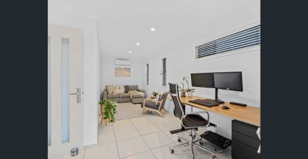 Stunning Family Heaven in Sought-After Carina Heights-air conditioning in all bedrooms - Photo 4