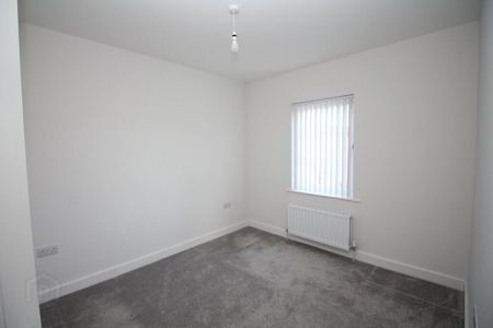 8 Bashford Park Hill, Carrickfergus, BT38 9FG - Photo 4