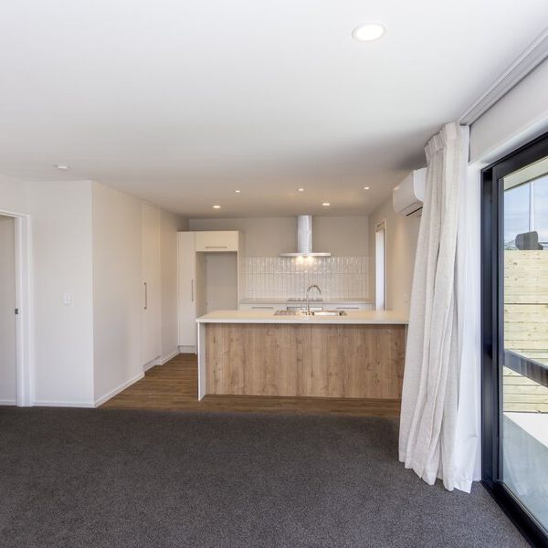 Near new 2 bedroom townhouse – pet friendly! - Photo 1