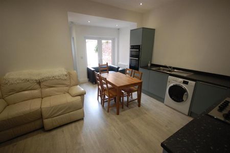5 bedroom terraced house to rent - Photo 3
