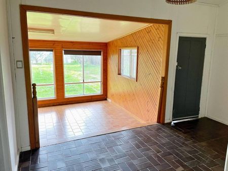 Charming Three-Bedroom Farmhouse on a Working Cattle Property - Photo 2