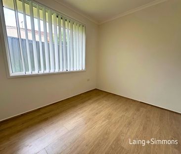 Freshly updated three-bedroom villa - Photo 4