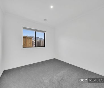 Immaculate Brand-New Family Home!! - Photo 2