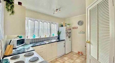 Family Home Close to Newmarket - Photo 4