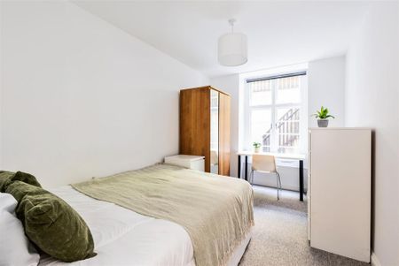 3 bedroom flat to rent - Photo 4
