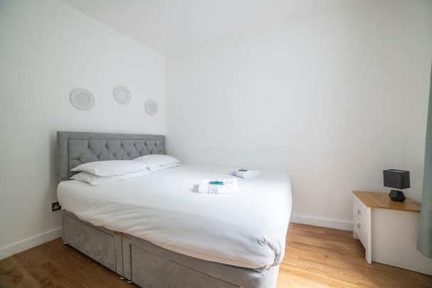 3 Bedroom Flat To Rent - Photo 1