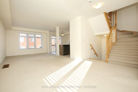 Townhouse For Lease | E8138340 - Photo 4