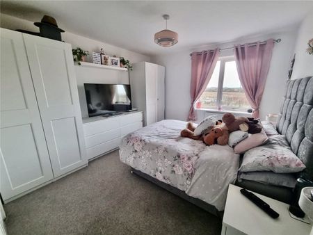 Modern two bedroom first floor apartment on popular Milton Keynes development with allocated parking and balcony. - Photo 5