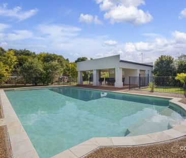MODERN TOWNHOUSE WITH POOL IN COMPLEX - Photo 3