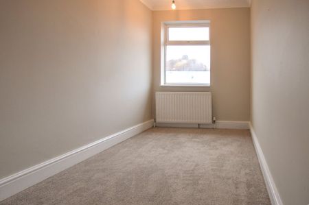 3 bedroom semi-detached house - Photo 3