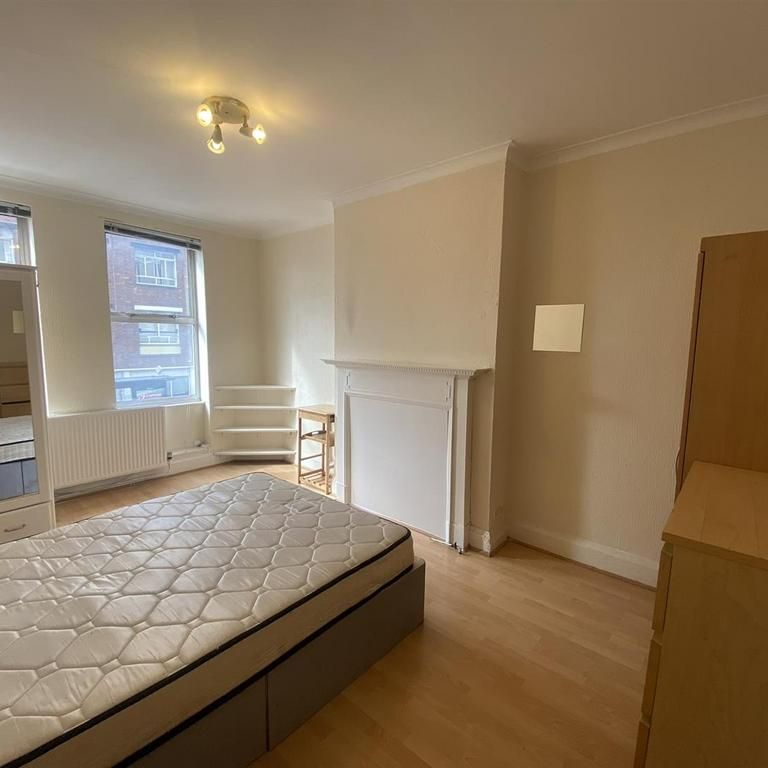 3 bedroom apartment to rent - Photo 1