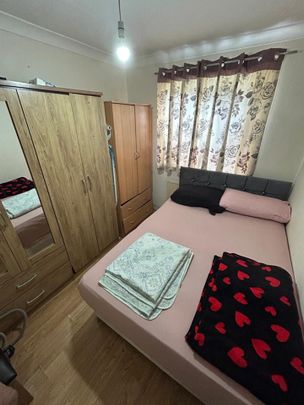2 Bed Flat, Oaks Lane, IG2 - Photo 1