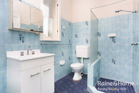 2 BEDROOM HOME IN THE HEART OF CAMPSIE! - Photo 3