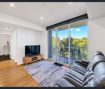 Open the Door to City-Fringe Sophistication - Photo 3