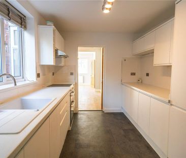 3 bedroom terraced house to rent - Photo 2