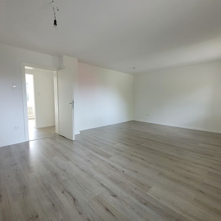 2-Zimmer-Wohnung im Erdgeschoss Für Besichtigungen bitte erst ab November melden! - Foto 1