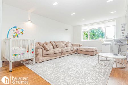 4 bedroom flat to rent - Photo 2