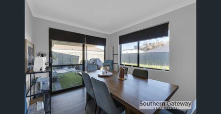 Modern Family Home - Photo 4