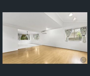 Spacious 5-Bedroom Family Home with Alfresco Entertaining in Quiet ... - Photo 1