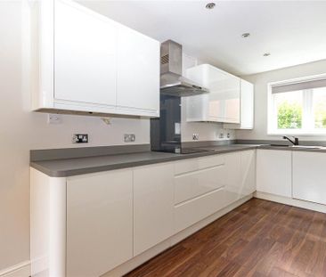 2 bedroom semi-detached house to rent - Photo 6