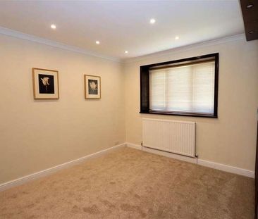 Brocket Way, Chigwell, IG7 - Photo 3