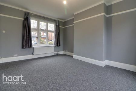 4 bedroom detached house to rent - Photo 3