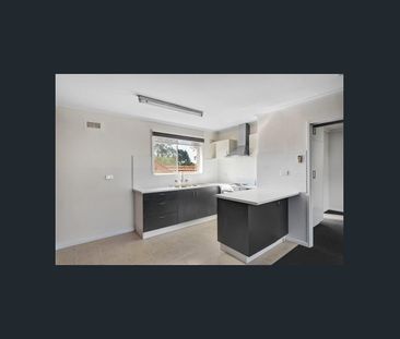 MODERN LIVING - Photo 1