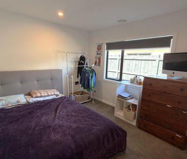 Sunny, Stylish and Spacious! - Photo 5