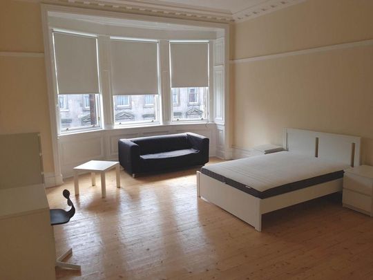1 bedroom in a flat share to rent - Photo 1