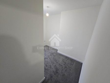 4 bedroom terraced house to rent - Photo 3